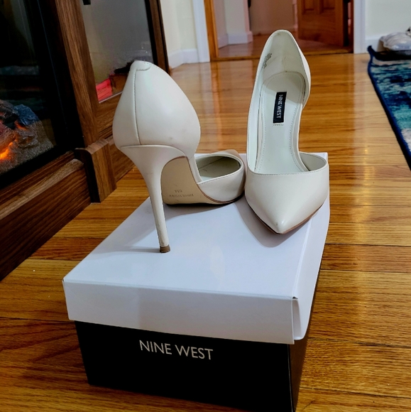 Nine west Ivory pumps size 6 - Picture 3 of 5